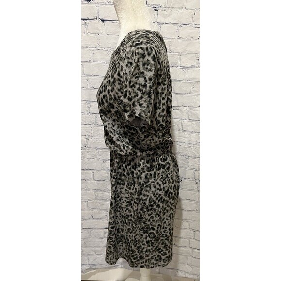 Old Navy Dress Leopard Print Casual Short Sleeve Dress Women’s Medium - Picture 4 of 7